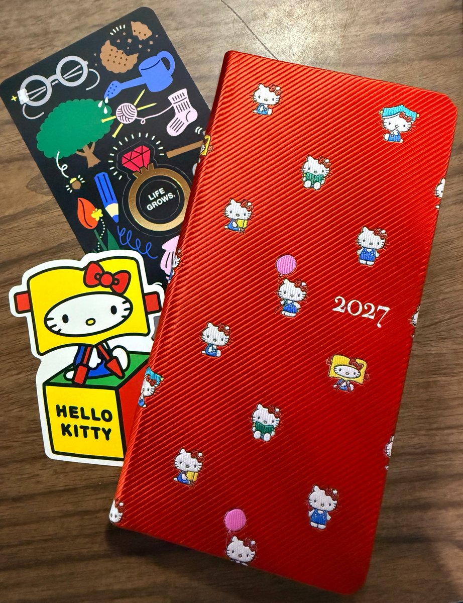 ilyoons__'s tweet photo. hello kitty 2027 😻❤️ https://t.co/Sw64je5t7l