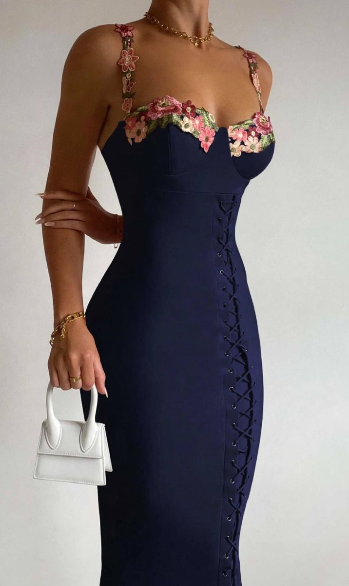 Fashion_Retro_X's tweet photo. The shoes with this dress? I can’t decide. 😮‍💨 https://t.co/DlZVzlBAsf