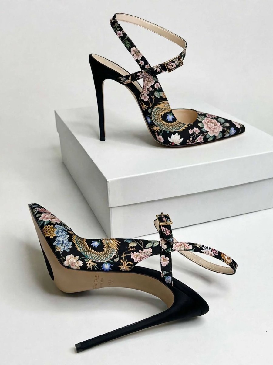 Fashion_Retro_X's tweet photo. The shoes with this dress? I can’t decide. 😮‍💨 https://t.co/DlZVzlBAsf