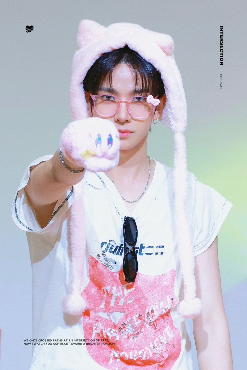 intersectionhs's tweet photo. 260918
🐽

#EVAN #에반 #HEESEUNG #희승 https://t.co/JwB36zDRUa