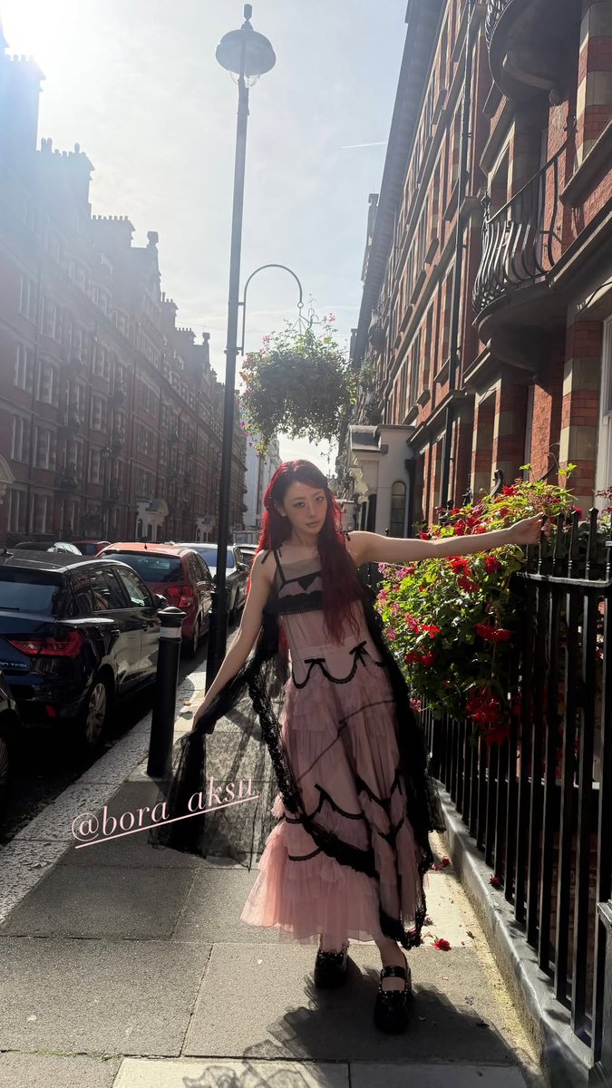 orrery_nim's tweet photo. Yves Instagram Story @ London Fashion Week S/S2027, Bora Aksu Show https://t.co/I0cHApMmSq