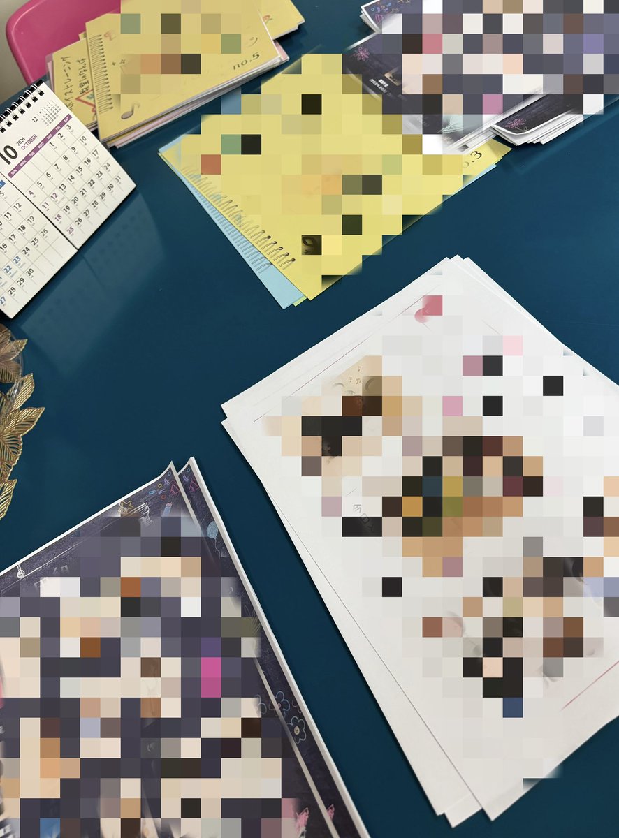 R_voitore's tweet photo. 明日は教室の一大イベント、発表会🤩
準備万端だぜ❣️
パンフレットは手作り🤭💖
なので明日は駄目ですが、20日からはシルバーウィークも体験レッスン可能です🤗
音痴改善、18番作り、発声改善、健康、気になっている方は是非是非！
#ボイトレ
#マンツーマン
#なんば
#YouTube
#50代 https://t.co/tCbKQyxnzU