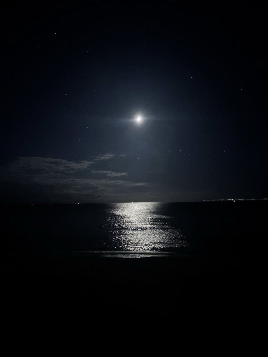 puhapuha48's tweet photo. 夜の海もいい https://t.co/vCHfr3EVGy