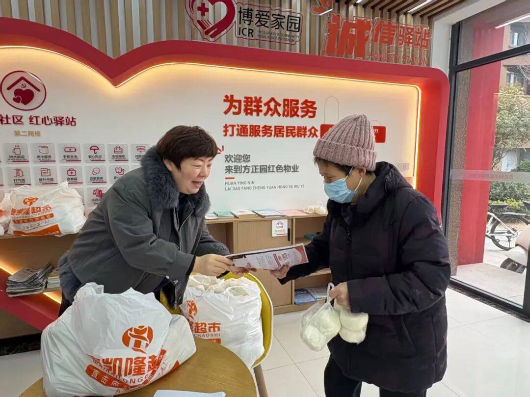 VelvaMoyle0v's tweet photo. Hoy ayudamos a entregar alimentos a familias necesitadas en el centro de la ciudad como voluntario, cada pequeo gesto cuenta ， https://t.co/fc0oCTRFD0