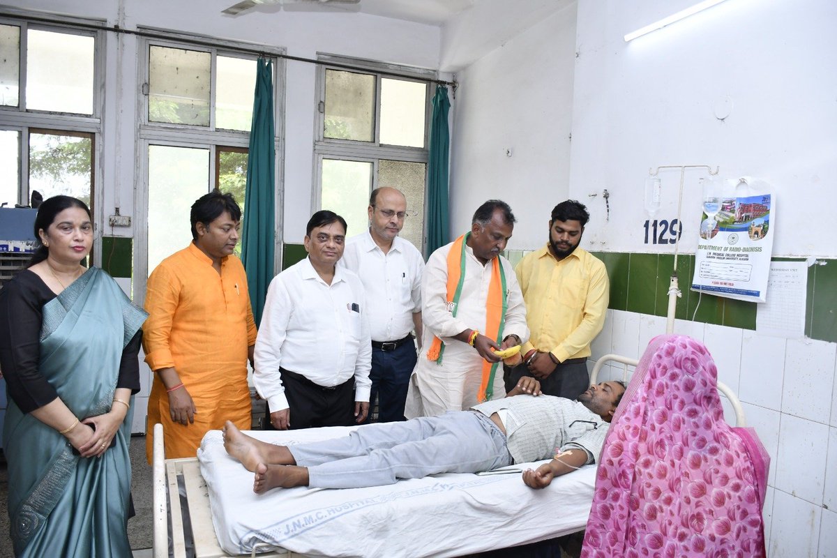 aligarhdhs8's tweet photo. मा0 प्रधानमंत्री श्री नरेंद्र मोदी जी के जन्मदिवस के अवसर पर जनपदअलीगढ़ के सामुदायिक स्वास्थ्य केन्द्रों पर विशेष रक्तदान शिविर का आयोजन किया गया।इस अवसर पर स्वास्थ्य विभाग के अधिकारियों,कर्मचारियों एवं आमजन द्वारा उत्साहपूर्वक रक्तदान कर मानव सेवा एवं जनकल्याण का संदेश दिया गया। https://t.co/FPNVTuKeI1