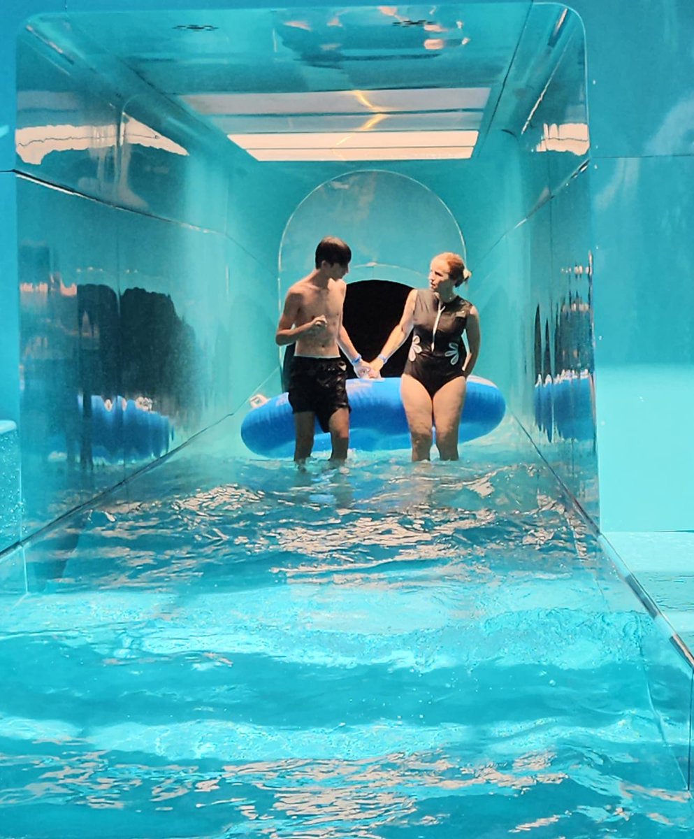 MiradasViajeras's tweet photo. 💦¿Un parque acuático donde la tecnología también es protagonista?

Aquascope completa la experiencia de Futuroscope con piscinas inmersivas, proyecciones, toboganes y espacios para los más pequeños. Una aventura para disfrutar en familia🌊

#MiradasViajeras #aquascope https://t.co/X7L7DS9KAa