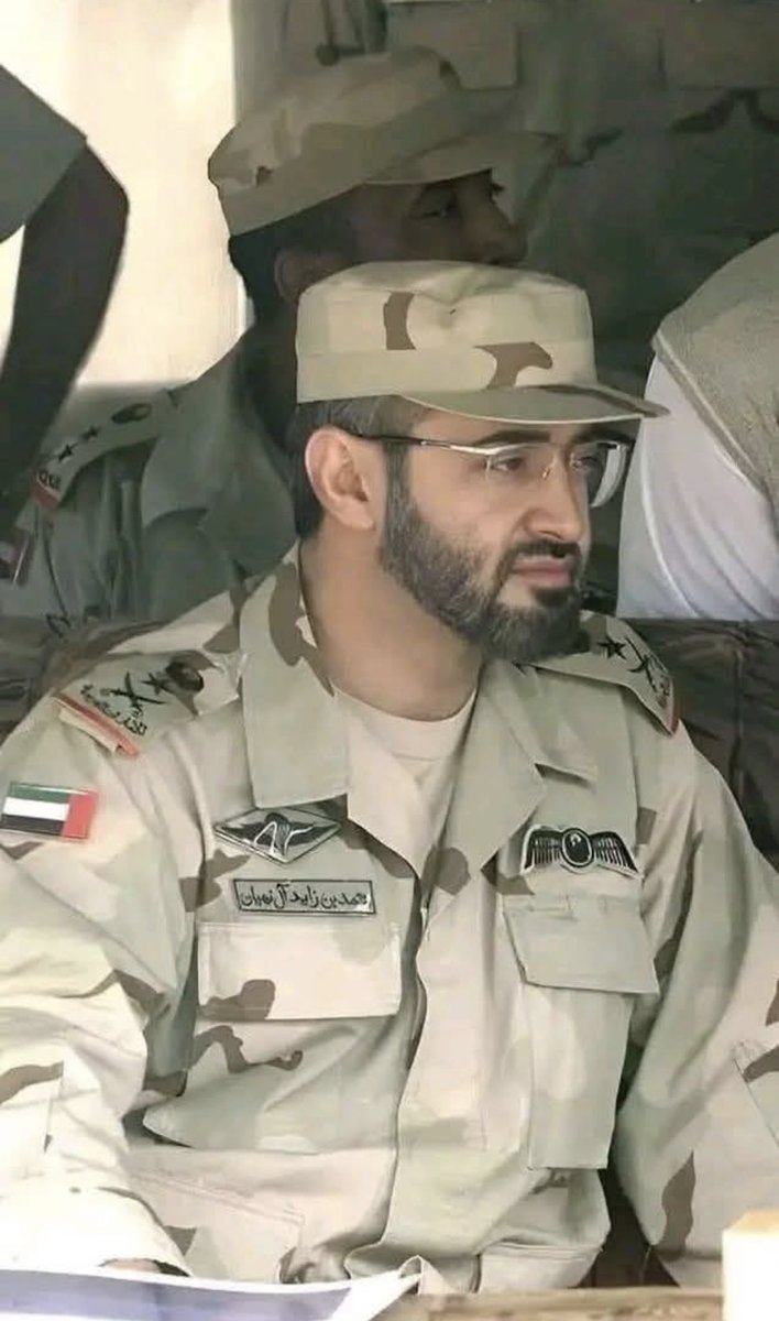 Osamabinfayed's tweet photo. عز الله يابو خالد… نشهد لكم !

ركعتم كل الأعداء، وداست أقدامكم على رؤوس الثعابين وحاصرتم كل الثعالب، ودستم على ذيول الإخوان والخوثي، ومرّغتم أنف من يهدد أمن المواطن واستقراره، حررتم الحديدة ووصلتم لمشارف صنعاء، وطهرتم الجنوب بالكامل..

9شهور فقط، كانت كفيلة لكشف المستور، وسرد الحقائق بأنكم كنتم الرقم الصعب، 9 شهور جعلت المعادلة تنقلب، فلا محرر بقى محرر، ولا إستقرار بقى على حاله، كل شيء انقلب رأساً على عقب!

التاريخ شاهد عليكم، لا المقالات ولا الصحف..

وسنبقى نشهد لكم