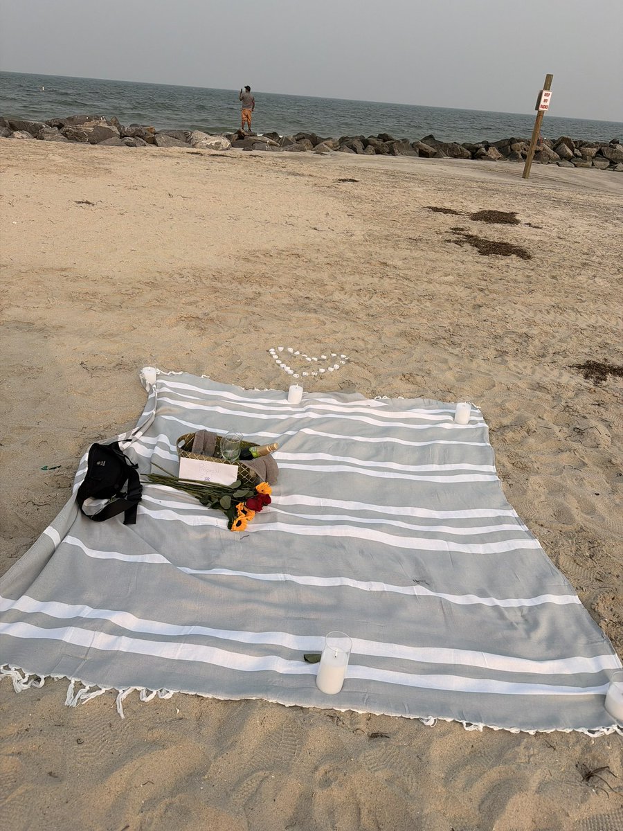 TyJhayMB's tweet photo. He said “Yes” 🫶🏽🥹🥳💍
#BlackLove #Lgbtq #Engaged #Proposal https://t.co/3VAyGRszVa