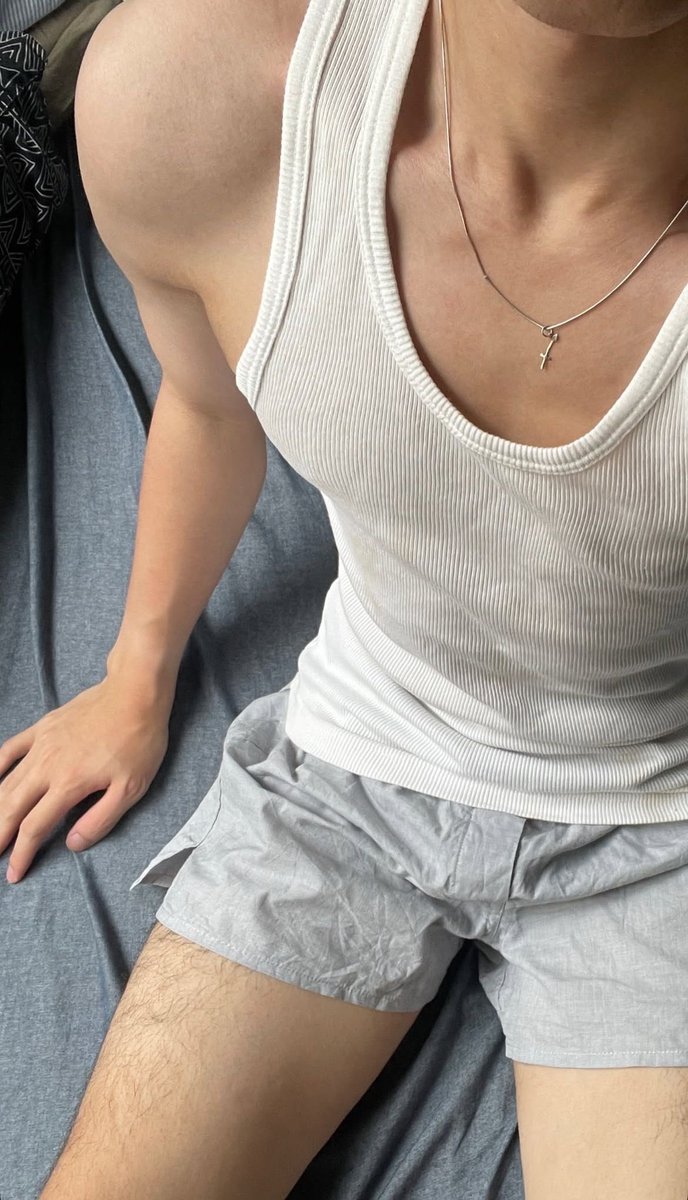 Timmy153070's tweet photo. គ្រាន់ពាក់ចឹងដេកជិតមិត្តភក្ដិបងជីដូនមួយសោះ ឃើញគាត់ដេកបាស់ក្ដរធំសាហាវ 😅🍆 យកក្ដរមកដាក់ជិត🍑ឯងរហូត🥲 https://t.co/m7RKCmszAD