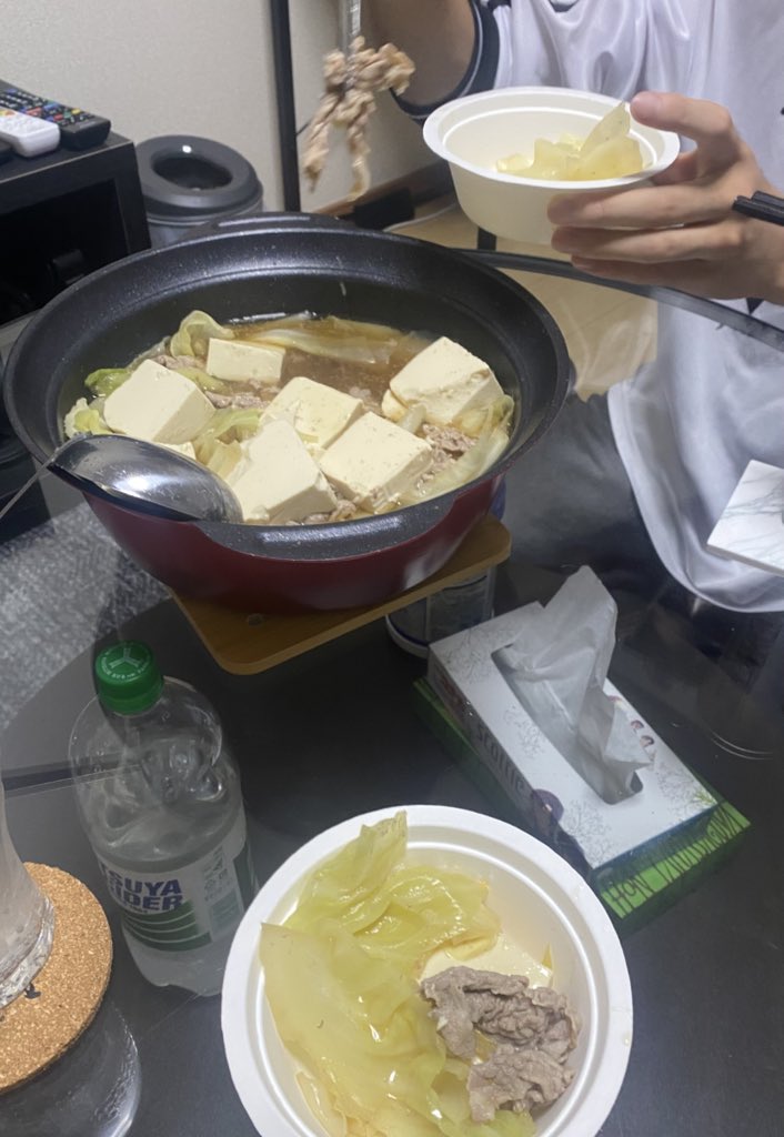 ishii__haruto's tweet photo. 先日、高校の友達が一人暮らしをしている横浜の家に泊まりました。

鍋を食べたり、夜に横浜の街をサイクリングしたり、充実しました！

横浜に住みたくなりました。
一人暮らしもしてみたいと思いました。
いつかします。 https://t.co/W8VJ0uB0vI