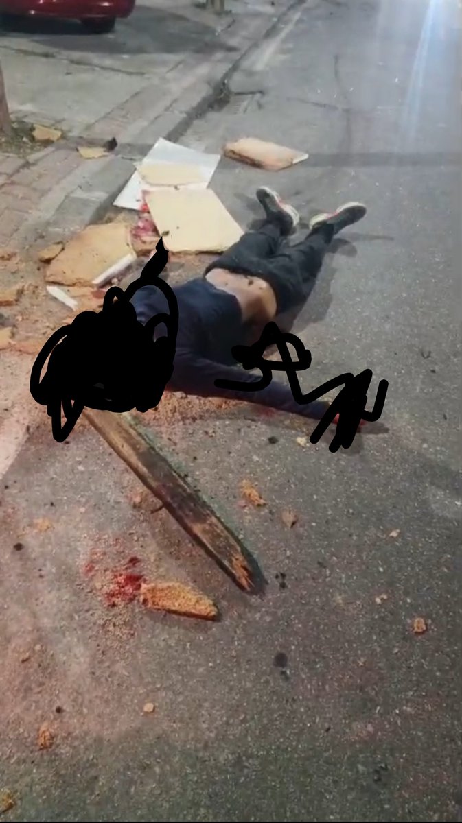 fantasma0285's tweet photo. Segundo relatos, dois indivíduos estavam tentando roubar com um simulacro de revólver. A galera conseguiu pegar eles, um mataram na ripada e o outro na tijolada. O caso aconteceu nas proximidades do Morro da Primavera, em Cavalcante, na Zona Norte do Rio. https://t.co/YaN4gh5eli