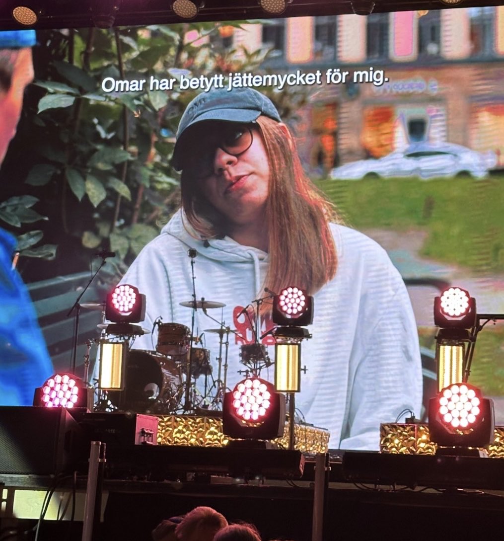 CarlaLjunggren's tweet photo. i’m so sad that u didn’t win but idk if u have seen it but i represented us fans on tv live on rockbjörnen <33 🥹 we love u omar https://t.co/vhbQKZkMDO