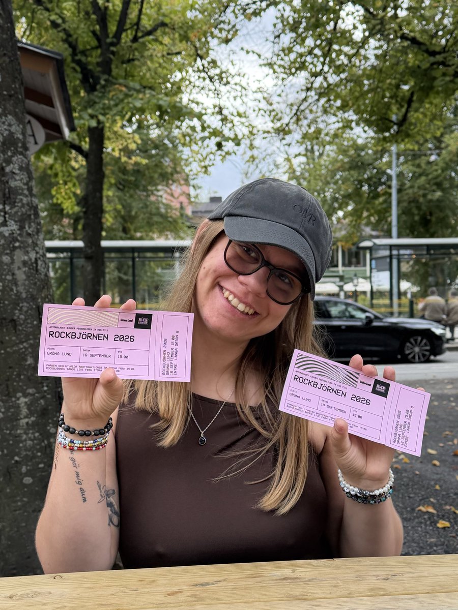 CarlaLjunggren's tweet photo. i’m so sad that u didn’t win but idk if u have seen it but i represented us fans on tv live on rockbjörnen <33 🥹 we love u omar https://t.co/vhbQKZkMDO