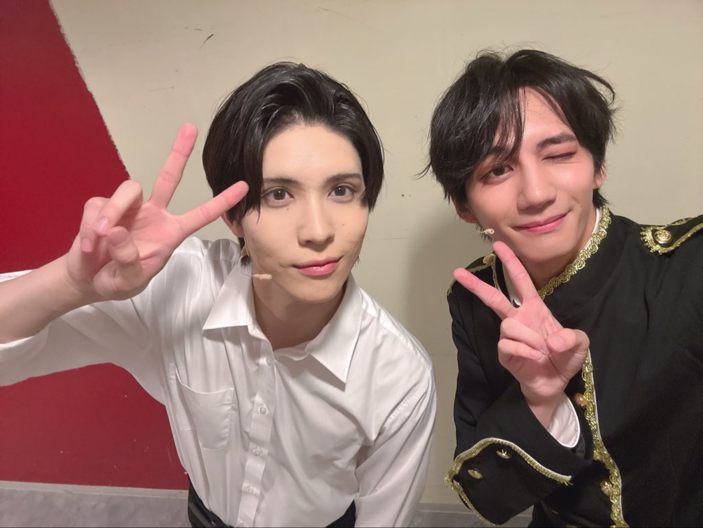 K_aisawa_fr's tweet photo. 初日公演、ご来場いただき誠にありがとうございました！！

本日は、宮沢理一役の大夢くんと📸
これからも一公演一公演、大切にお届けしていきます！

引き続き、よろしくお願いいたします！！ https://t.co/08OUYLIlOb