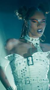 JuniorRodigan's tweet photo. #ChuneDaily #MusicUNeed2Ear #NewMusicFriday 

DAVID GUETTA REMIX 
ROTATE by Major Lazer, America Foster, Skillibeng, BEAM

Look at all the people who worked on the video for the @MAJORLAZER single ROTATE 

The song's chorus is yet another sample of the Soca legend @DeniseBelfon hit PUT YOUR BACK IN IT which was produced by veteran NY Drummer NASTY HACKETT (yes ...full credit is given) 

The song's Jamaican 🇯🇲🇯🇲🇯🇲 connection is with Superstar @skillibeng and 
multi talented @whoisbeam ( son of Dancehall icon @iamPapaSan ) 
contributing effective verses to compliment @Americafoster vocals