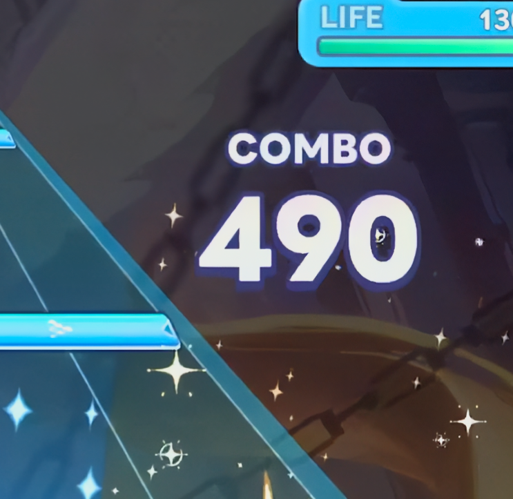 Yakushae's tweet photo. When they do these song + chart sneak peeks, there's always have a rainbow aura around the combo counter. The fact that there isn't one this time... They broke combo earlier in the chart...

I am die, thank you forever. https://t.co/fjGFqRBAfp
