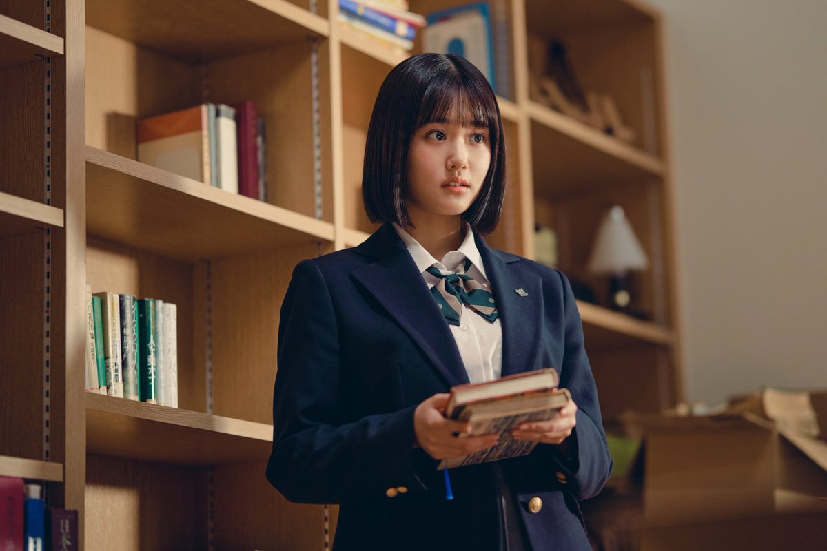 naihanamovie's tweet photo. 𝚌𝚑𝚊𝚛𝚊𝚌𝚝𝚎𝚛
┈┈┈┈ ⋆⋄

✧. 染矢影子 / #原菜乃華

個性がなく《普通》である自分に
嫌気が差している高校生。
本が大好きで、ワードセンスが独特。
人気者の真昼と図書委員になったことで、
彼が誰にも打ち明けてこなかった
〝壮絶な過去〟を知り、手を差しのべる――。

#映画ない花
𝟏𝟏.𝟐𝟎 𝐟𝐫𝐢. 全国公開💐