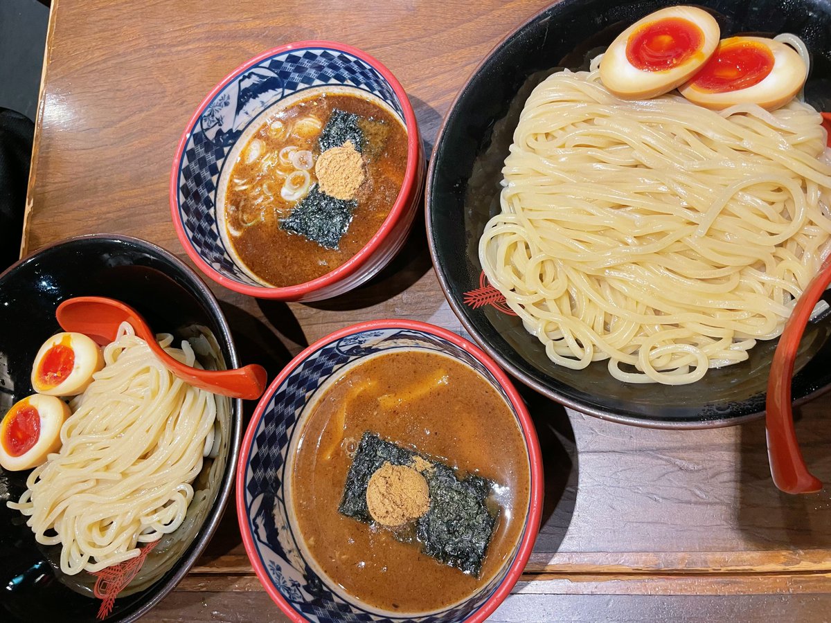 __2000l030's tweet photo. つけ麺たべたよーーー✌🏻️(･ω<)⭐️🍜🥚 https://t.co/LDlriyMi16