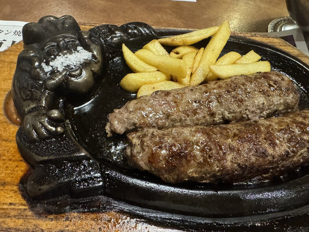 63Z's tweet photo. 一宮に帰省
ギリ子さんコラボ中なのもありブロンコビリーに
前回はコンビ系のセットを頼んでおじさんの鉄板プレートを逃してしまったから今回は反省してがんこハンバーグに
サラダバーにあるカレーはカルダモンの風味が強くて単体で食べるのきついんだけどハンバーグとの相性は◯ https://t.co/y2lDaNYEzK