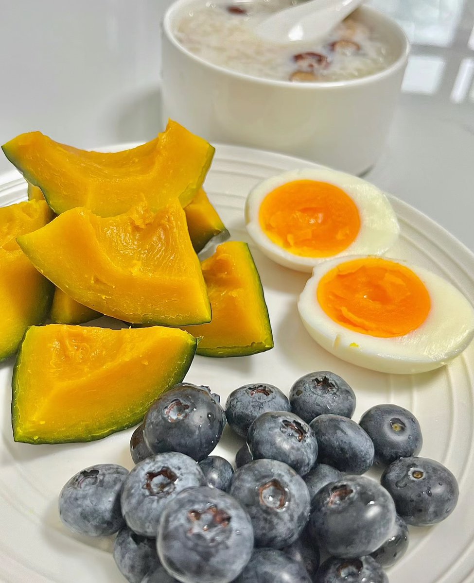 ElinoreHaffe's tweet photo. Desayuno ligero para quemar grasa! Huevo revuelto con espinacas + naranja, sano y rápido https://t.co/rLgSkgfbsO
