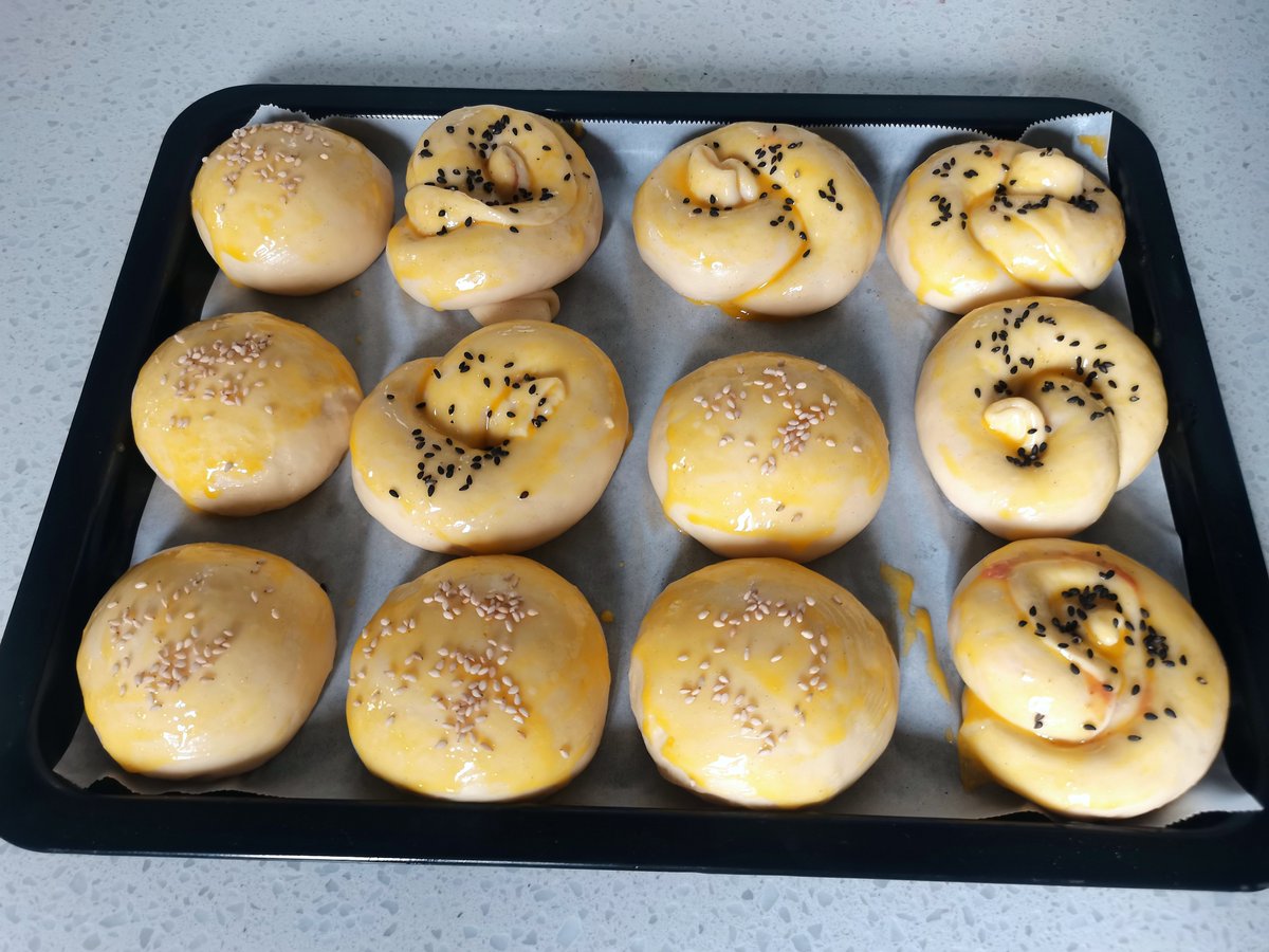 DorseyBashs7m's tweet photo. Hoy horneé pan con masa madre casera, se doró perfectamente y huele increíble! Una experiencia que alera todo el día. https://t.co/UnH2QY5VhV