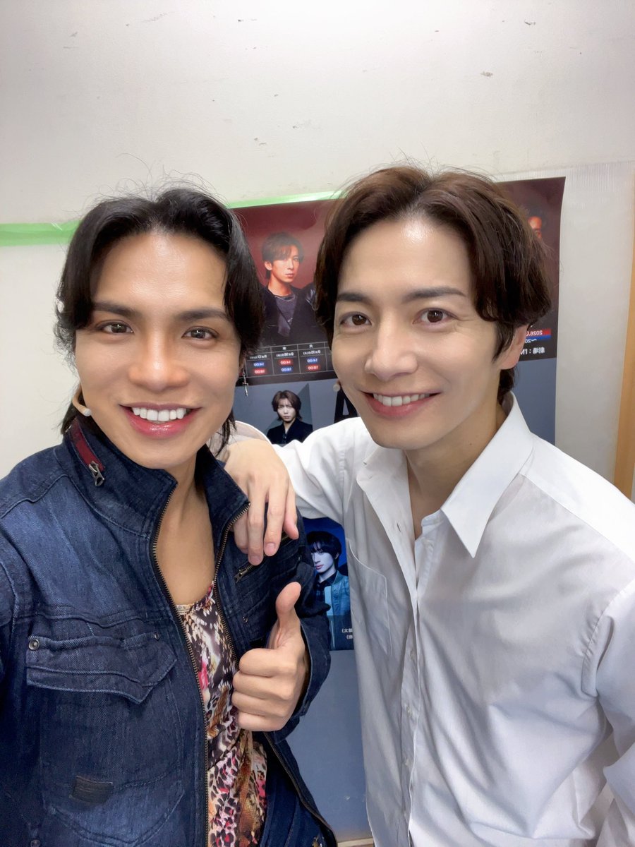 yuuki_matsuri's tweet photo. 舞台『デカ×ホシ』
無事に千穐楽を迎えることができました！
沢山のご観劇、本当にありがとうございました。

今日でキッドとお別れかと思うと名残惜しいです！

劇場に足を運んでくださった皆さん
配信で応援して��ださった皆さん
ずっと支えてくれた皆さんありがとうございました。

僕が演じたキッドは初日の前日まで寡黙な役でした。

でも演出家の尾上松也さんに相談して、
急遽“キュートなキッド”に塗り替えて
演じさせていただきました✨

本番直前に役を作り直すのは正直こわかったですが、それでも役者としてやりがいのあるものにしたかったし、自分の限界を超える挑戦がしたかった！

根気よく指導してくださった尾上松也さんをはじめ、和田琢磨さん、染谷俊之さん、藤田玲さん、そしてメンバーの熱いサポートのおかげで無事に完走できました🔥

本当にありがとうございました。

2つのスト���リーが見事にシンクロする脚本を書いてくださった川名幸宏さん、音楽で世界観を広げてくださった桑原まこさん、舞台スタッフの皆さんもありがとうございました。

次はミュージカルにも挑戦したい‼️
その時は応援よろしくお願いします✨

キッドとは今日でお別れです！

でも僕は、また皆さんにお会いできます💚

またお会いしましょう‼️

#舞台デカホシ