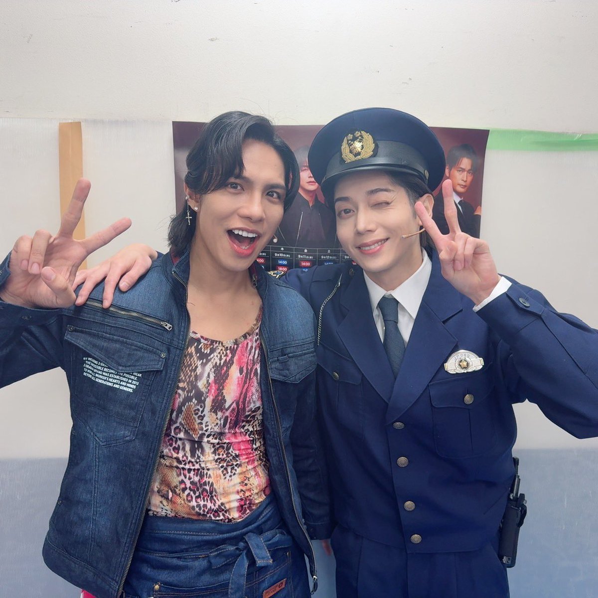 yuuki_matsuri's tweet photo. 舞台『デカ×ホシ』
無事に千穐楽を迎えることができました！
沢山のご観劇、本当にありがとうございました。

今日でキッドとお別れかと思うと名残惜しいです！

劇場に足を運んでくださった皆さん
配信で応援して��ださった皆さん
ずっと支えてくれた皆さんありがとうございました。

僕が演じたキッドは初日の前日まで寡黙な役でした。

でも演出家の尾上松也さんに相談して、
急遽“キュートなキッド”に塗り替えて
演じさせていただきました✨

本番直前に役を作り直すのは正直こわかったですが、それでも役者としてやりがいのあるものにしたかったし、自分の限界を超える挑戦がしたかった！

根気よく指導してくださった尾上松也さんをはじめ、和田琢磨さん、染谷俊之さん、藤田玲さん、そしてメンバーの熱いサポートのおかげで無事に完走できました🔥

本当にありがとうございました。

2つのスト���リーが見事にシンクロする脚本を書いてくださった川名幸宏さん、音楽で世界観を広げてくださった桑原まこさん、舞台スタッフの皆さんもありがとうございました。

次はミュージカルにも挑戦したい‼️
その時は応援よろしくお願いします✨

キッドとは今日でお別れです！

でも僕は、また皆さんにお会いできます💚

またお会いしましょう‼️

#舞台デカホシ