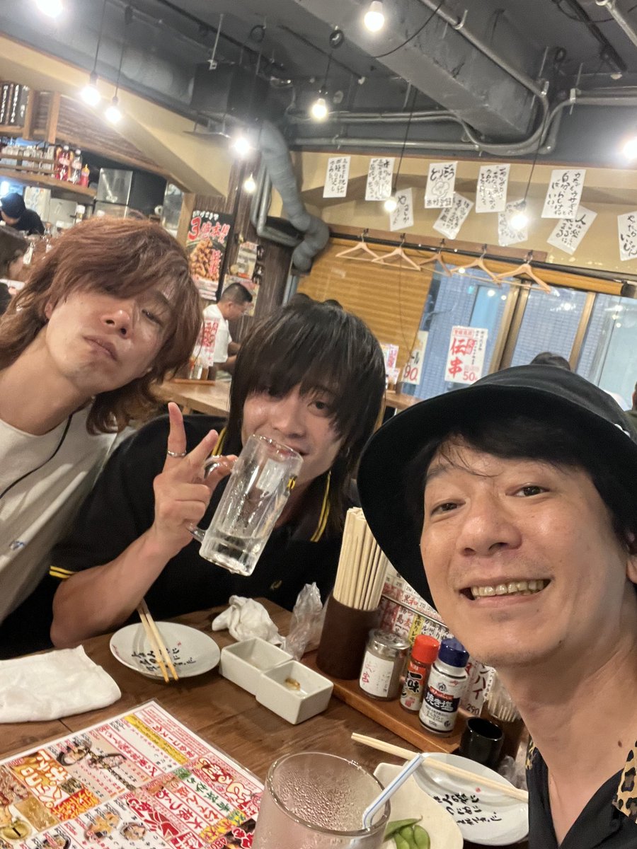 inazumatakeo127's tweet photo. 本日のシャラップの僕のコーナーは後輩バンドマンと飲みに行った話が盛り上がり過ぎて、募集した「貴方の仕事スイッチ」は来週に紹介させて頂きます！
うさぎトライブの二人に感謝！ https://t.co/f5xYIU4cpm
