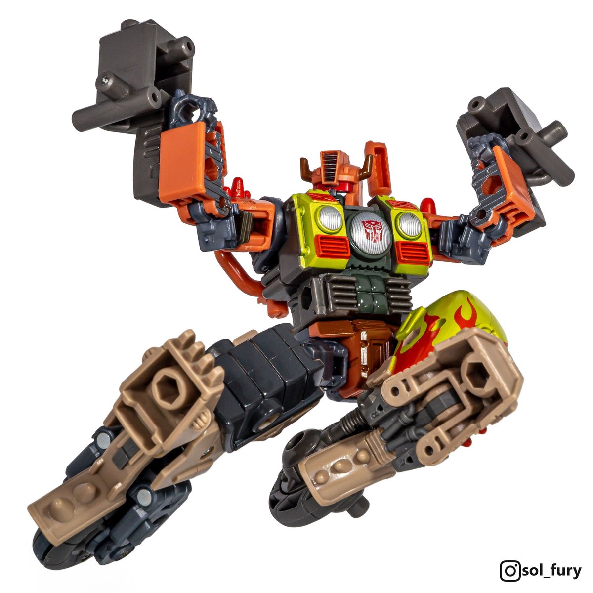 SolFury's tweet photo. "Hi, I'm Johnny Crashbar, and around here we love that spirit that makes 'bots do crazy things. Clean up on aisle 4!"

Crashbar - Transformers Legacy Evolution (Deluxe class, 2023) 

#transformers #toyphotography #transformerstoys #transformerslegacy #transformersgenerations https://t.co/v91JFGuA5U