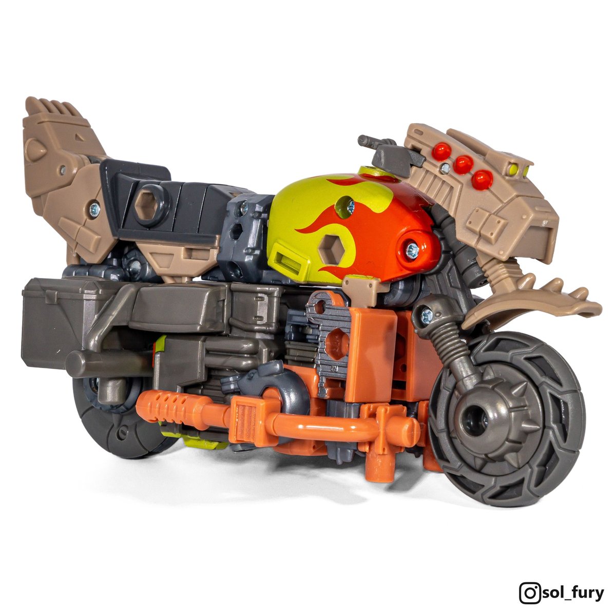 SolFury's tweet photo. "Hi, I'm Johnny Crashbar, and around here we love that spirit that makes 'bots do crazy things. Clean up on aisle 4!"

Crashbar - Transformers Legacy Evolution (Deluxe class, 2023) 

#transformers #toyphotography #transformerstoys #transformerslegacy #transformersgenerations https://t.co/v91JFGuA5U
