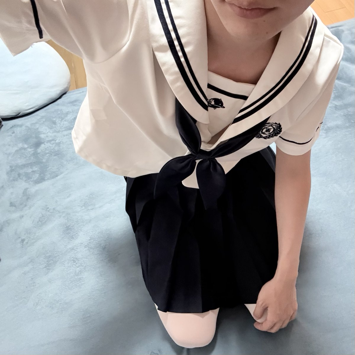 fructidorknight's tweet photo. 完全不知道怎么打理百褶裙...
这可咋办啊😇

#水手服 #百褶裙 #白丝 #男娘 https://t.co/swbRnwlhFL