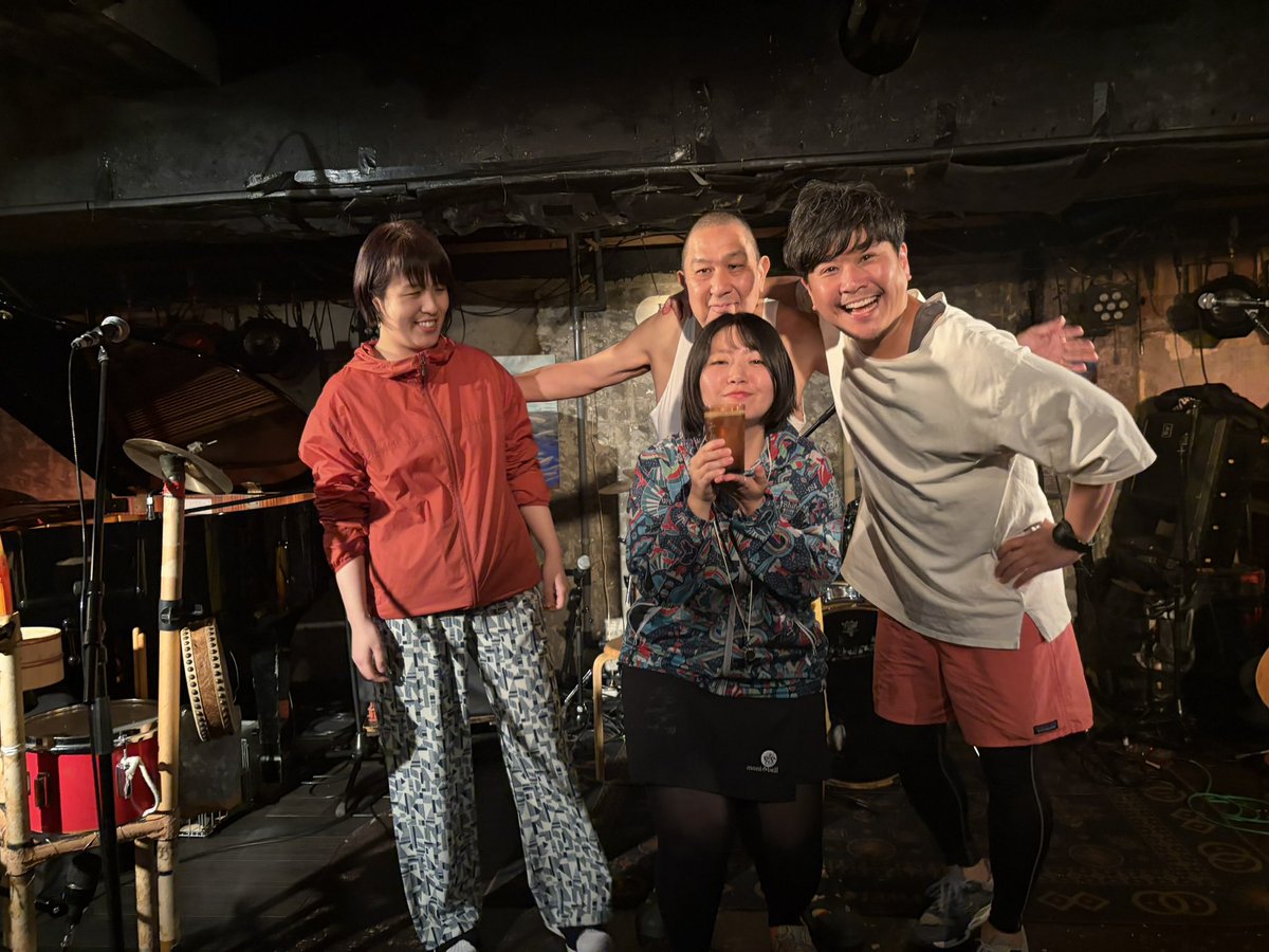 futoshiyasuda's tweet photo. Mont.Barbaraでした。

メンバーはもちろん、困ってたときサポートしてくれたよしおちゃん、キクさん、梅ちゃん、楽曲提供してくれたり切磋琢磨したバンドのみんな、携わってくれたスタッフの皆さん、そして社長、なにより応援してくれた皆さん、ほんまにありがとう。

楽しかった！
次いくぞーっ！！ https://t.co/m6dZPu4d5x