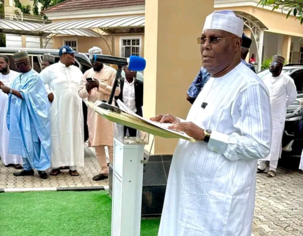 jrnaib2's tweet photo. His Excellency Atiku Abubakar is meeting with the press regarding the economic hardship that Tinubu's government has plunged the citizens into, especially the increase in fuel price to 1,500 Naira per litre.

Fuel subsidy will be returned, and by God's grace, the masses of Nigeria will live a happy life under Atiku's Presidency.