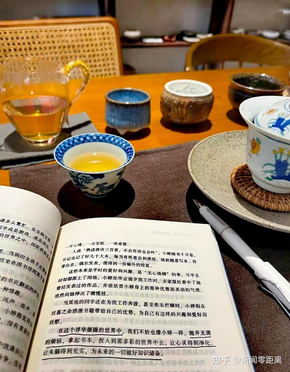 KeikoMerk's tweet photo. Just curled up on the couch with a warm cup of tea and my favorite book—perfect lazy Sunday evening at home ， https://t.co/a81bAGkTJz