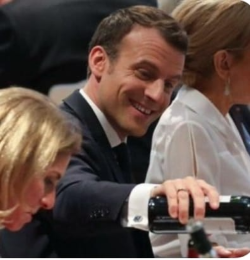 Tarz25188413's tweet photo. @BastionMediaFR "Désolé les pauvres" https://t.co/PZtSkpHwx9