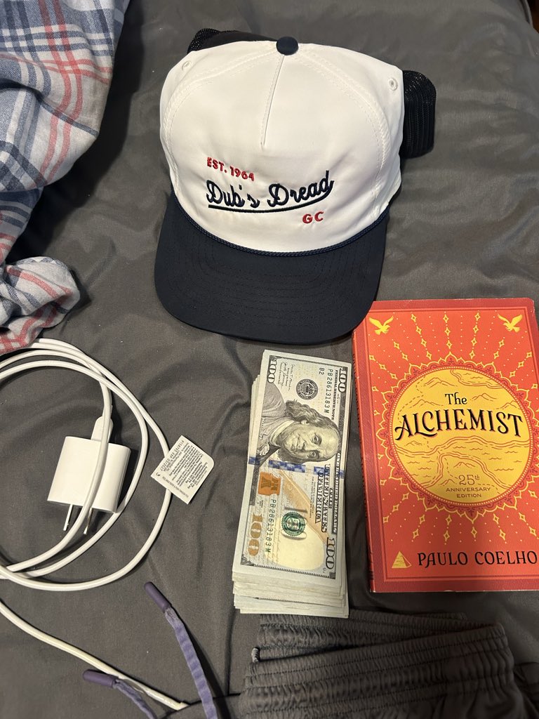 ButchVanDurlin's tweet photo. Good morning America! #HappyFriday #RoadtripEssentials https://t.co/ttmoNSldOm