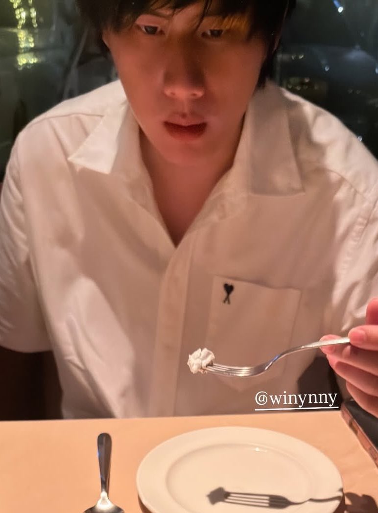 winchhichies's tweet photo. @winny_thanawin @EstRvp อ้วนนนนนเหมือนใครรรรร55555 😋🩵 https://t.co/ylFiNx2tXw
