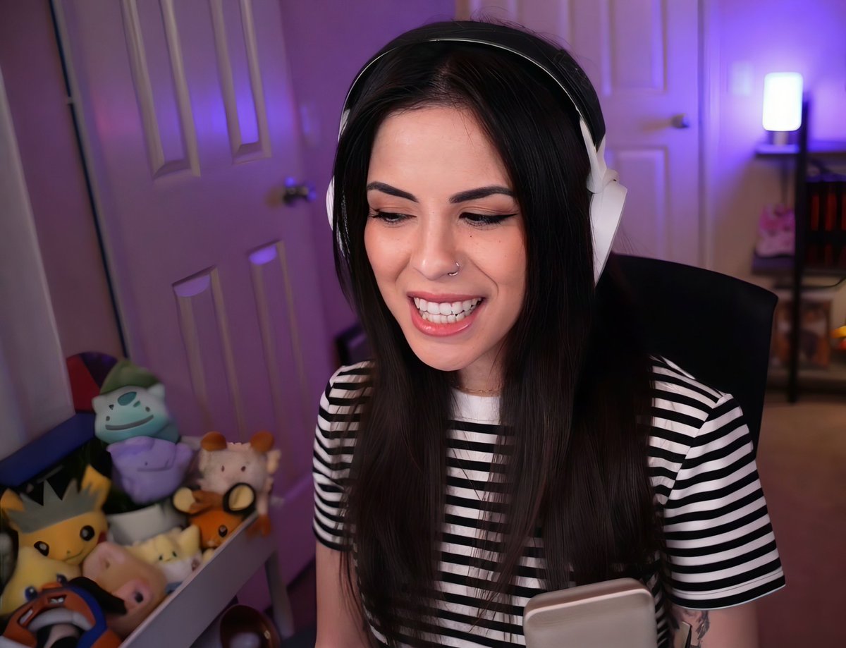 LunityHUB's tweet photo. She's the prettiest streamer there is. #Lunity #Twitch #YouTube https://t.co/xt8JTGg8MA