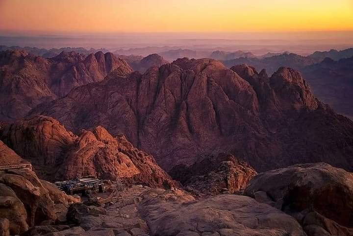 engazatmasr2020's tweet photo. جبل موسى بسيناء المقدسة 
جمعة مباركة ♥️ https://t.co/i0YDmcHOac