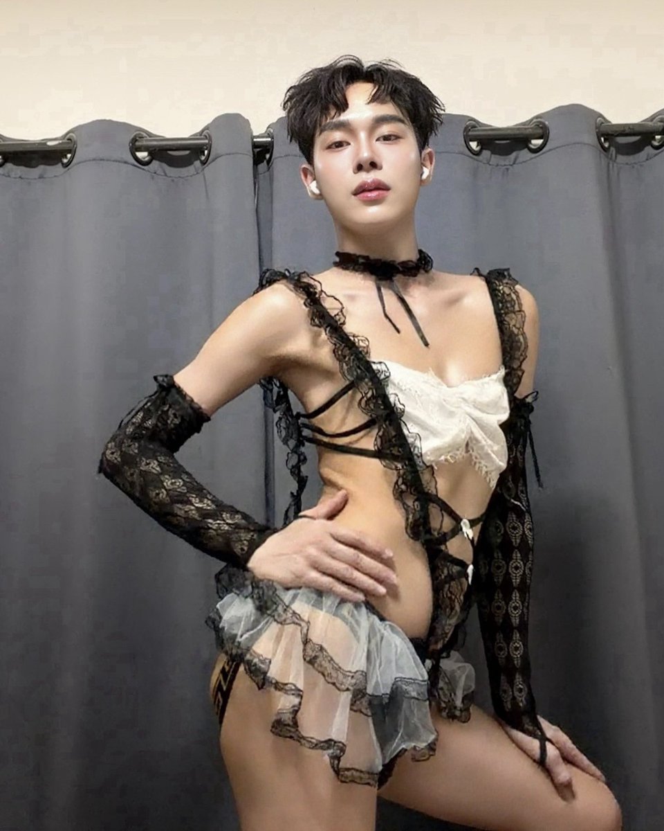 CelenaCushen's tweet photo. #ladyboy_saudi 
#ladyboy_riyadh 
#ladyboy_both_in_Riyadh https://t.co/6eLALWANId