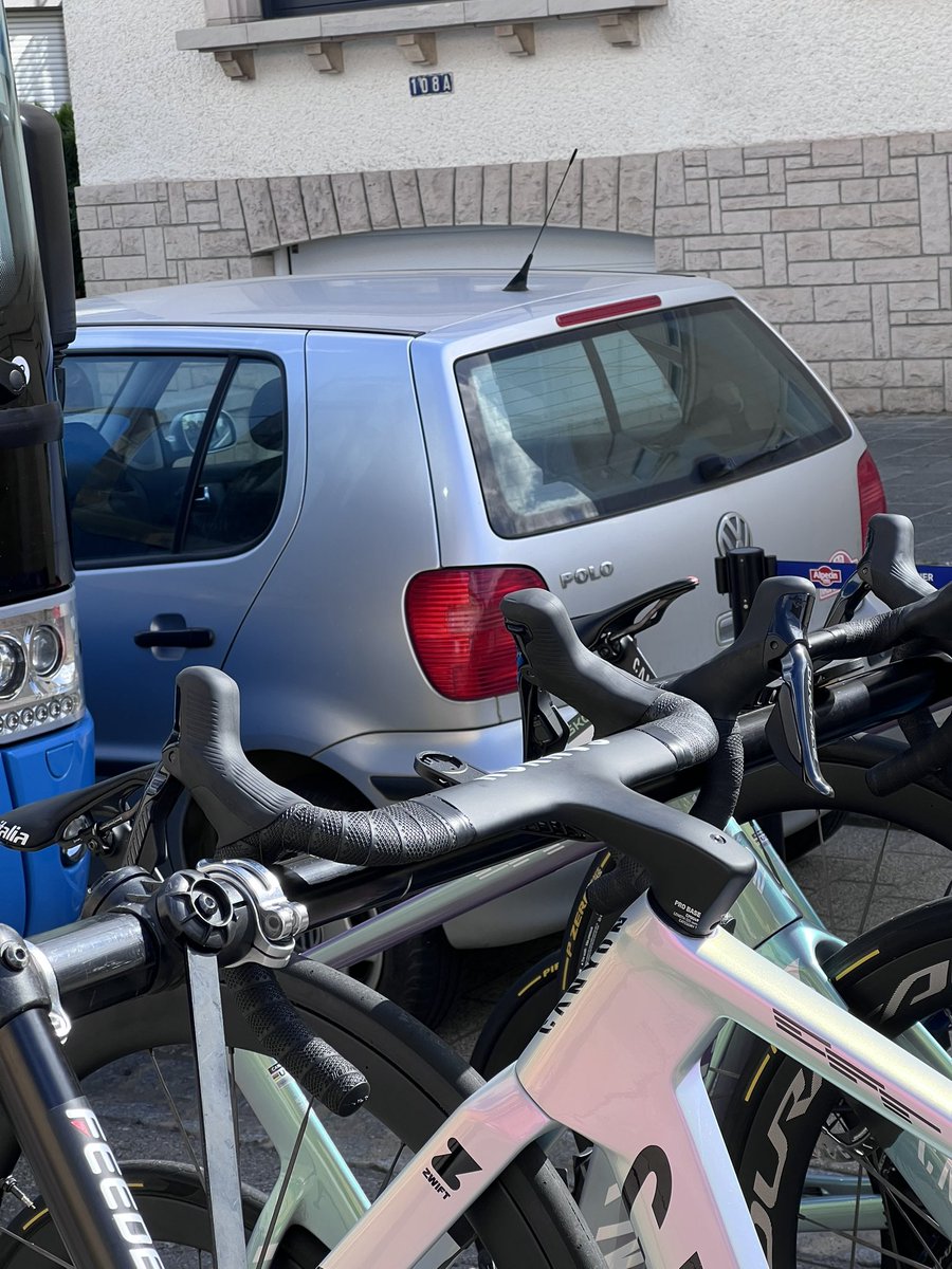 RomainKrier's tweet photo. quelques changements pour le 13 vitesses sur le vélo de mvdp ( Même batterie di2 également ) https://t.co/fjfocRTRHy