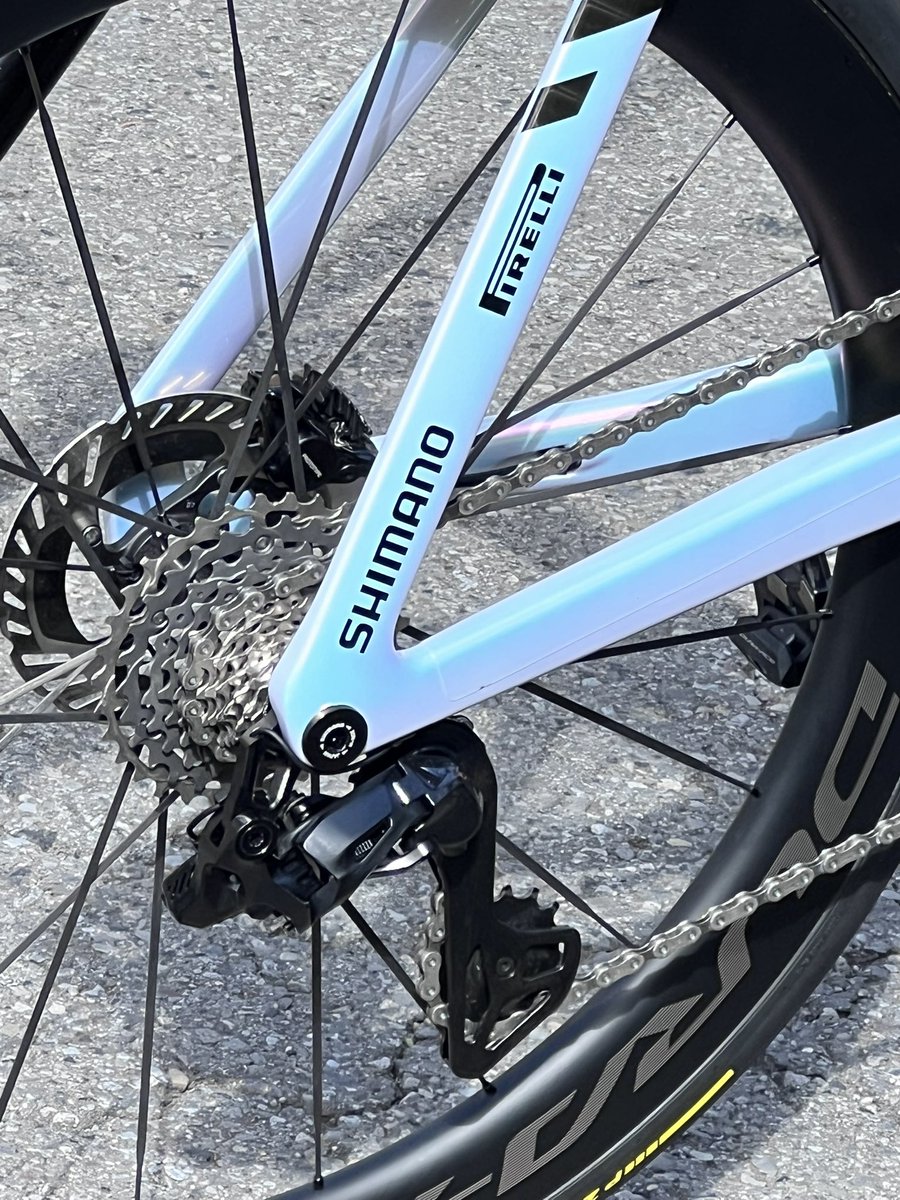 RomainKrier's tweet photo. quelques changements pour le 13 vitesses sur le vélo de mvdp ( Même batterie di2 également ) https://t.co/fjfocRTRHy