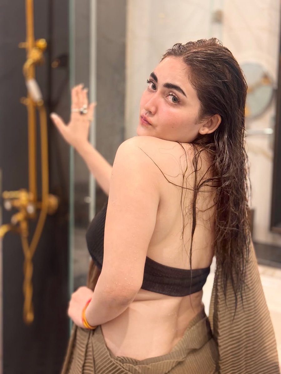 _showbizplus_'s tweet photo. #rishna_hazarika In Hot Look 🔥 https://t.co/hP0SKXbMR1