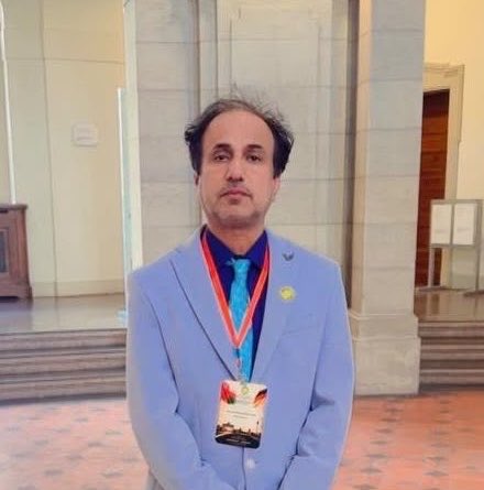 lawyers_society's tweet photo. المحامي خليفة بن مرهون الرحبي
نؤمن في مجلس إدارة جمعية المحامين العمانية أن تطوير مهنة المحاماة لا يتحقق بالوقوف عند حدود التجربة المحلية بل بالانفتاح على التجارب الدولية وصناعة فرص حقيقية للمحامي العماني للاطلاع والتعلم وتبادل الخبرات
نعود إلى عمان ولدينا معرفة وأفكار جديدة وطموح أكبر بأن تتحول هذه الرحلات من تجربة عابرة إلى أثر مهني باق.
#جمعية_المحامين_العمانية #برلين
#الرحلة_القانونية_للجمعية_المانيا