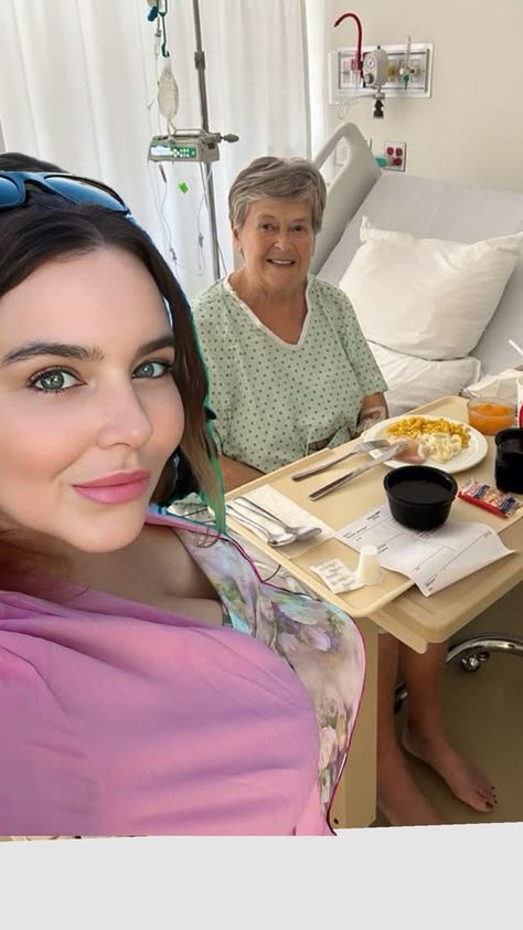 Natashanicmi1's tweet photo. At the hospital 💔💔💔 https://t.co/apw02pD3U1