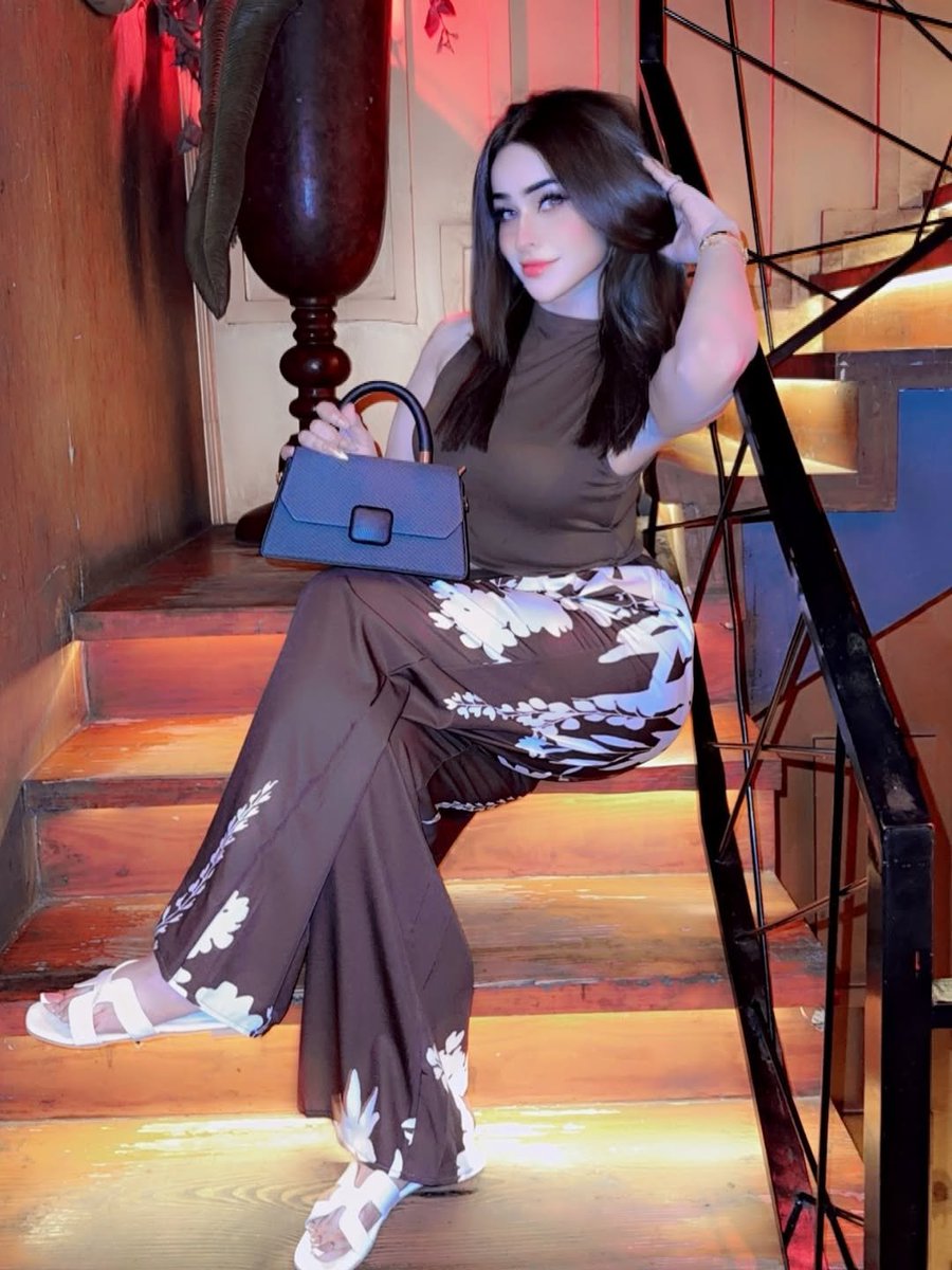 _showbizplus_'s tweet photo. #aloosh_ally69 in recent look https://t.co/vpN4tohh4y