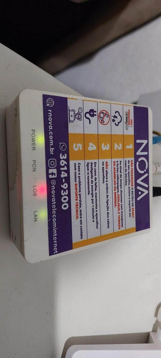 MikkyMIlla's tweet photo. Oi @rnovatelecom, estamos sem Internet, desta vez desde segunda (14/09), ja realizamos inúmeras aberturas de chamados para reparo, ja foram dois técnicos, um empurrando  a responsabilidade para o outro. A ANATEL já foi acionada, e reclamação postada no Reclame. Por favor resolva. https://t.co/n9UVfJQ1Fi