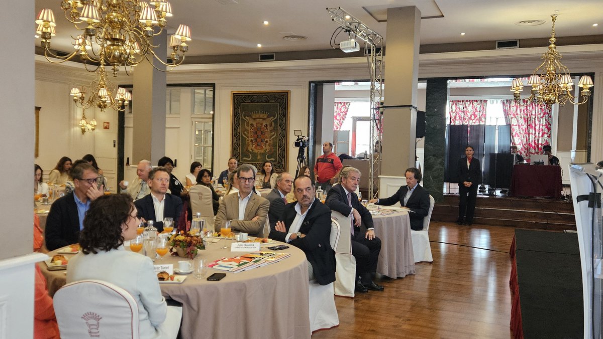 feleleon's tweet photo. Comienza el I #ForoVolverCyL26 organizado por @cyleconomica
El presidente de FELE, Juan MarĆa Vallejo y el secretario general, Enrique SuĆ”rez, asisten y participan en el acto
@ceoe_cyl
@jcyl
@camarascyl https://t.co/J3mnjIbe4b