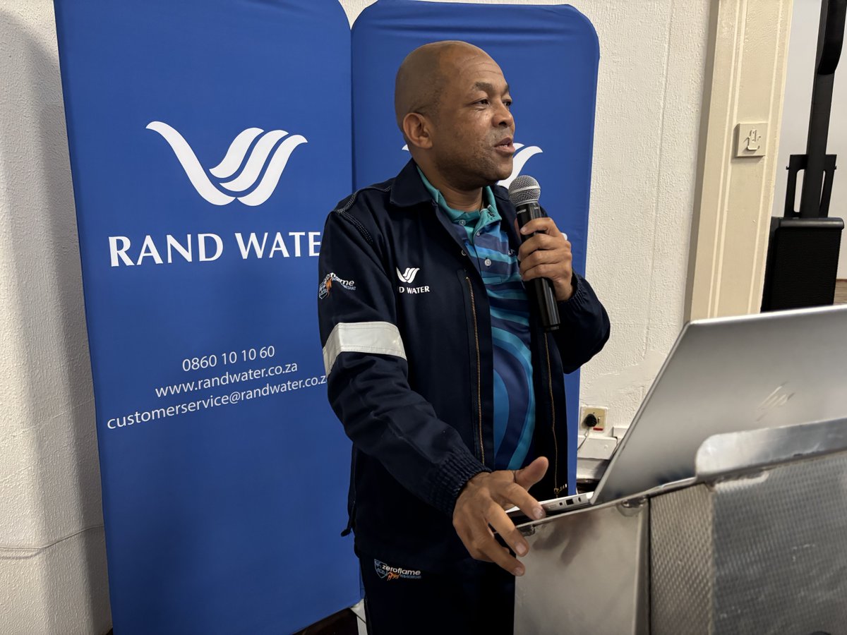 Rand_Water's tweet photo. #RWWaterDemandManagement
#RWWaterSupply
#RWWaterSustainability
#RWInfrastructure
#RWRooftopSolarPVProgramme
Mr Ramateu Monyokolo, Charirperson of the Board of Rand Water is joined by members of the Board at Zuikerbosch Water Treatment Plant to launch the rooftop solar PV program https://t.co/XaH9iiGsOF