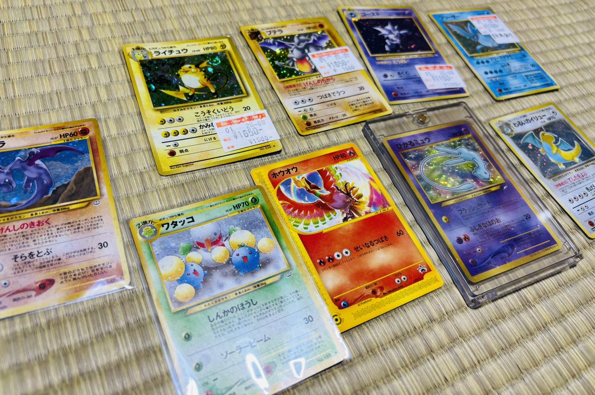 o0AMK310o's tweet photo. 実家のカード漁り、中古品巡り最高
ひかるミュウがあるとは思わなかった https://t.co/c6q3KXk82c